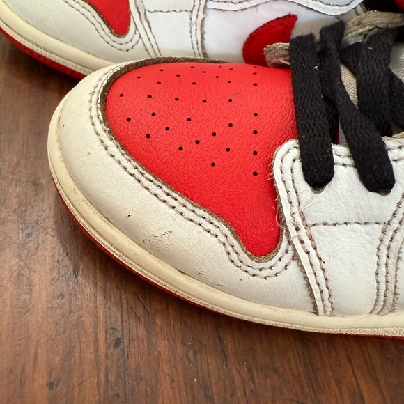 Nike Air Jordan 1 Retro High Heritage Boy's Size 10c Sneakers Red White - Picture 3 of 9